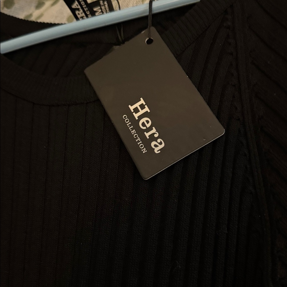 Hera Collection Ribbed Black Top - Picture 2 of 3